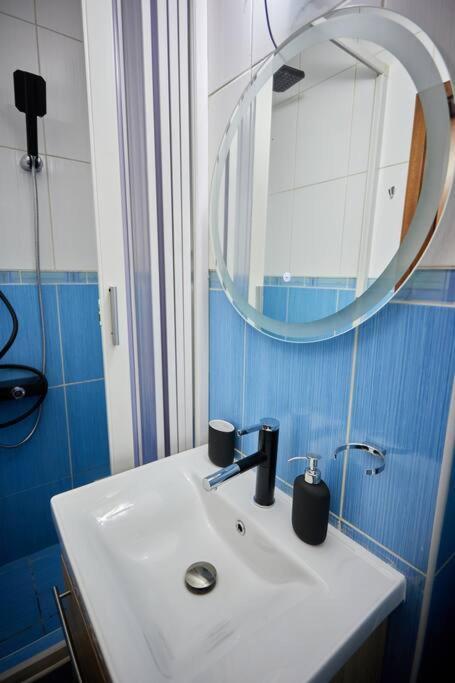 Queen Apartment Athenee Bucarest Esterno foto